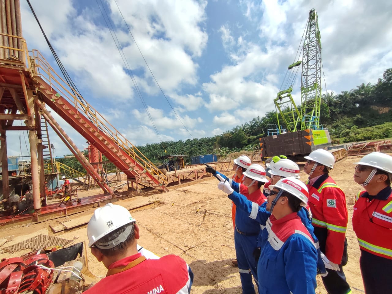 Caption: Manajemen PHR saat melaksanakan kegiatan Management Walk Through (MWT) Rig Airlangga 99 Sumur Minas 2043/5B-77E, Jumat (17/3/2023).(FOTO/PHR)